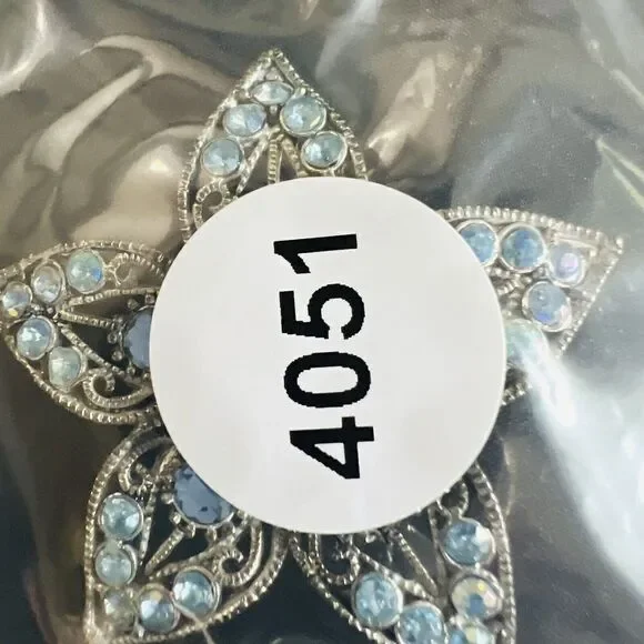 Vintage Blue Rhinestones Filigree Flower Brooch Silver Tone PRETTY 4051 - Picture 10 of 10